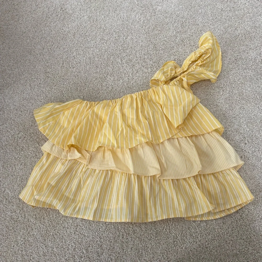 Maeve Ruffle Top - Picture 4 of 5